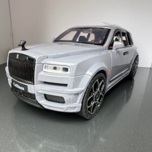Rolls Royce Cullinan in Grey