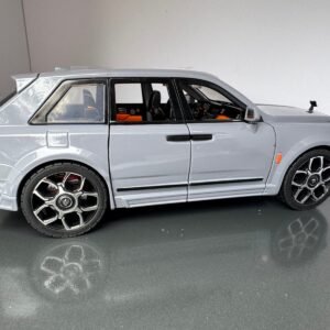 Rolls Royce Cullinan in Grey