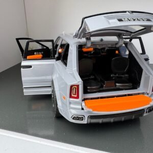 Rolls Royce Cullinan in Grey