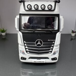 Alternative view of Mercedes Benz Actros Truck 1:24 Scale Diecast Collectible Model