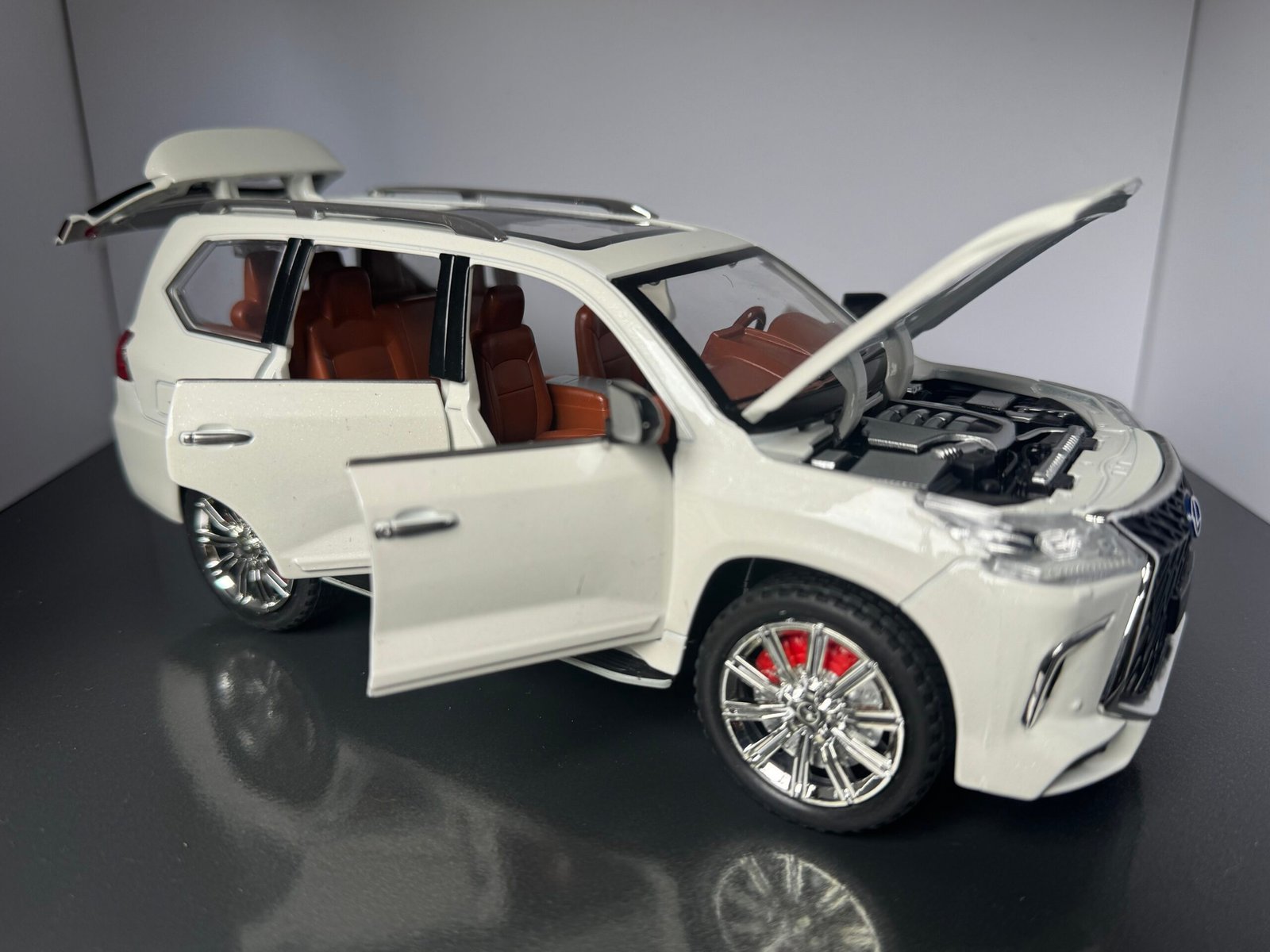 Lexus LS570 1:24 Scale Diecast Collectible Model - Image 2