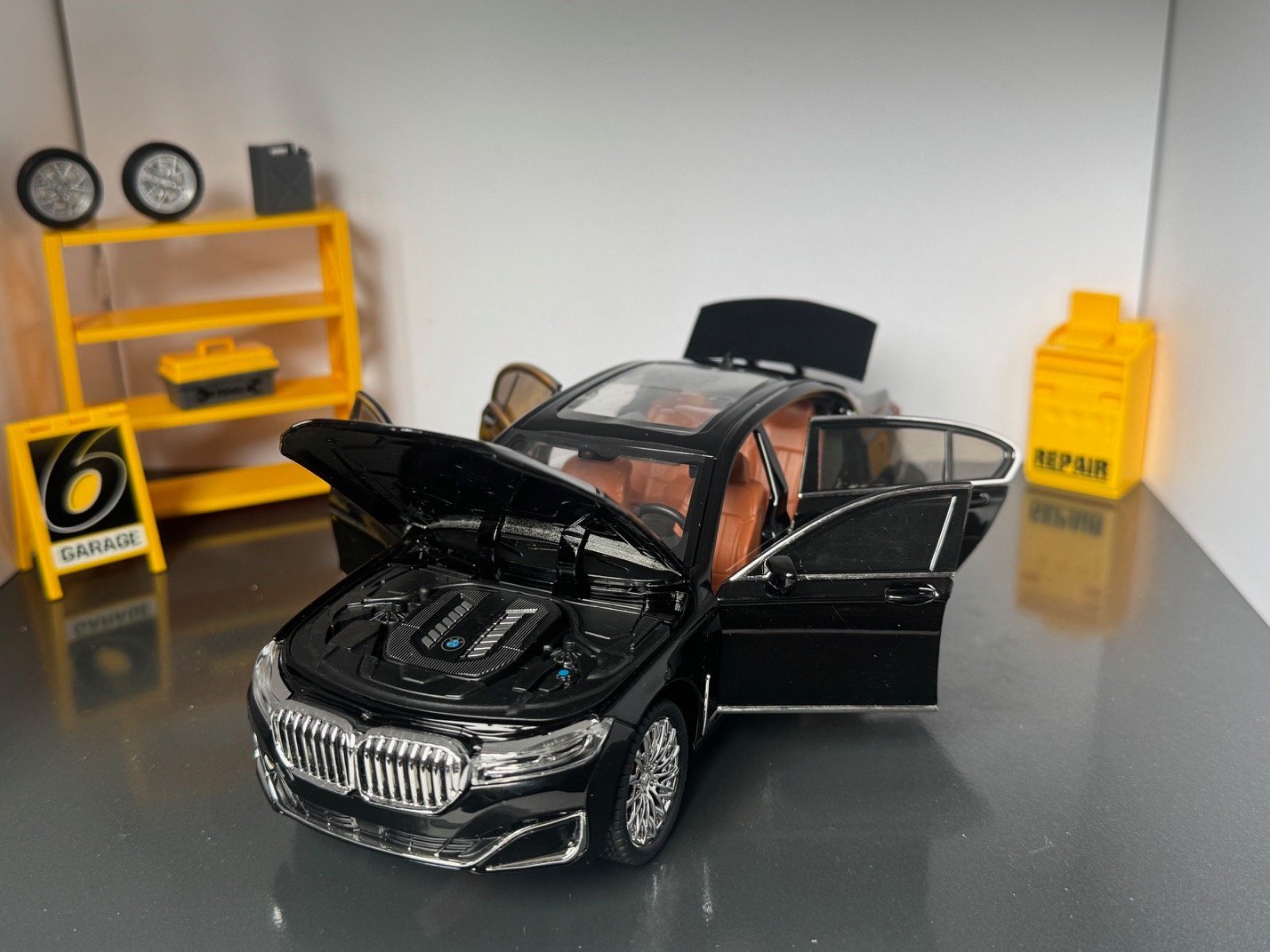 BMW 760Li 1:24 Scale Diecast Collectible Model - Image 5