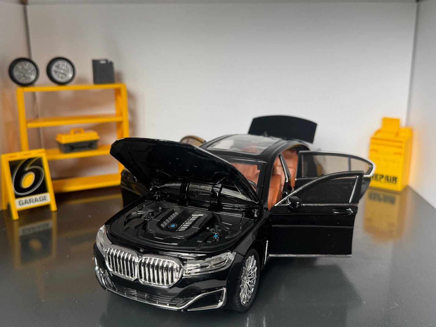 BMW 760Li 1:24 Scale Diecast Collectible Model - Image 6