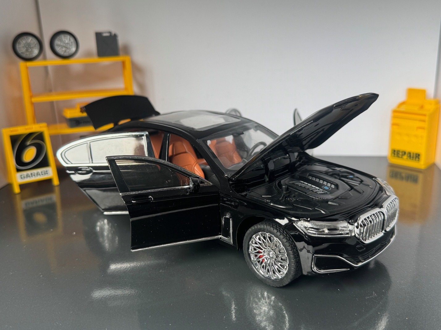 BMW 760Li 1:24 Scale Diecast Collectible Model - Image 7