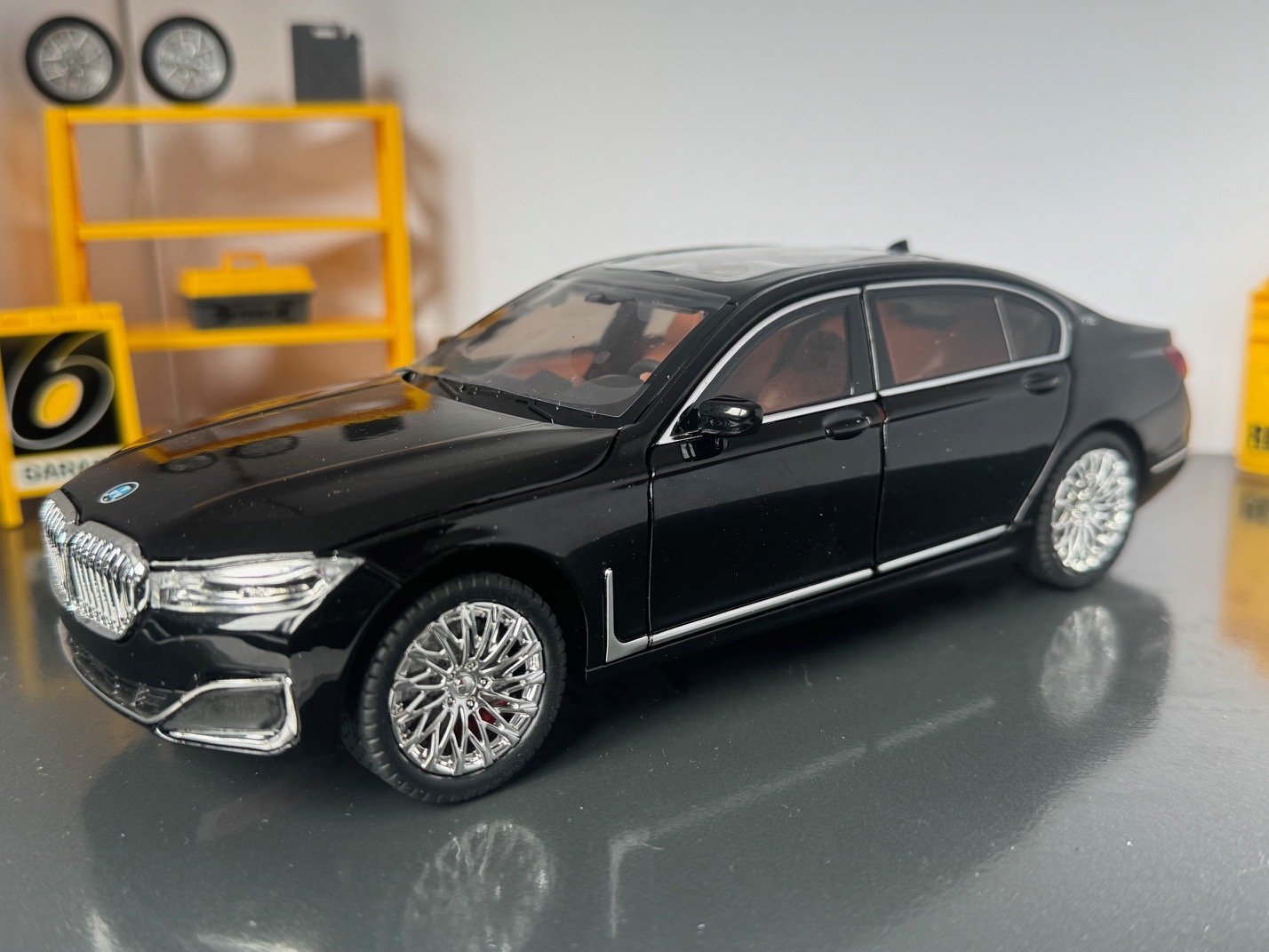 BMW 760Li 1:24 Scale Diecast Collectible Model - Image 9