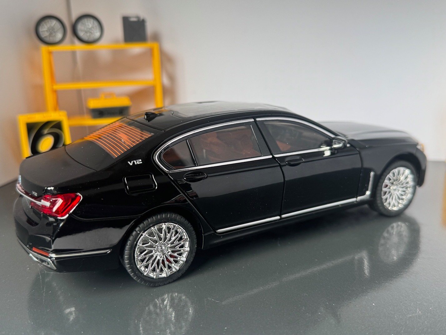 BMW 760Li 1:24 Scale Diecast Collectible Model - Image 11
