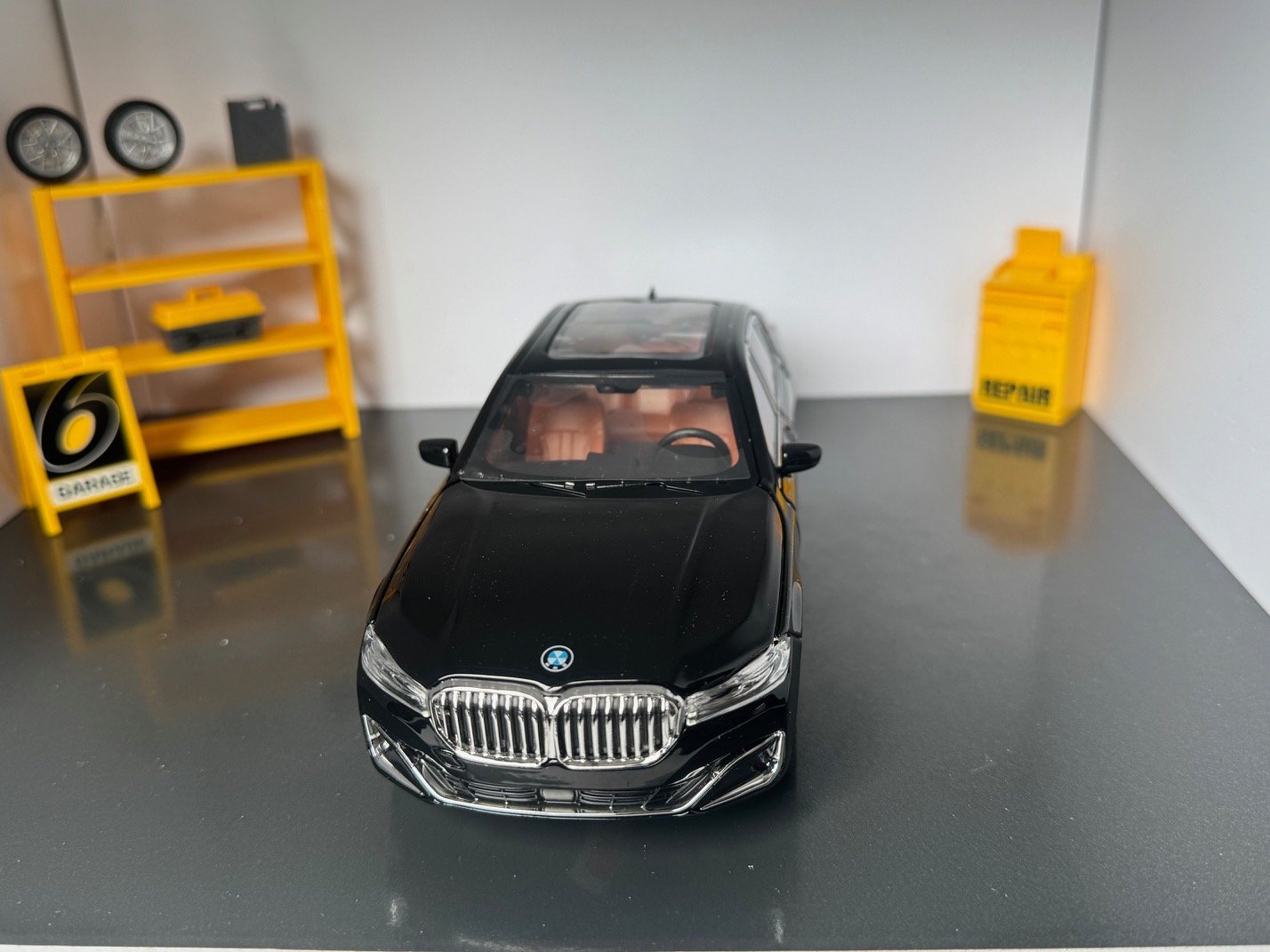 BMW 760Li 1:24 Scale Diecast Collectible Model - Image 13