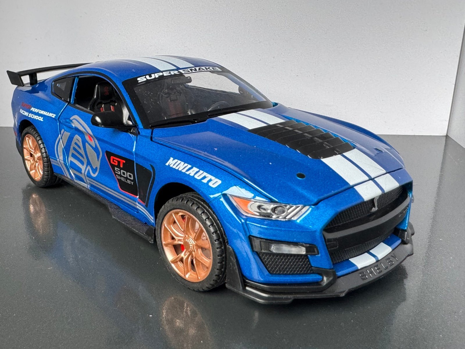 Shelby GT500 1:24 Scale Deicast Collectible Model - Image 2