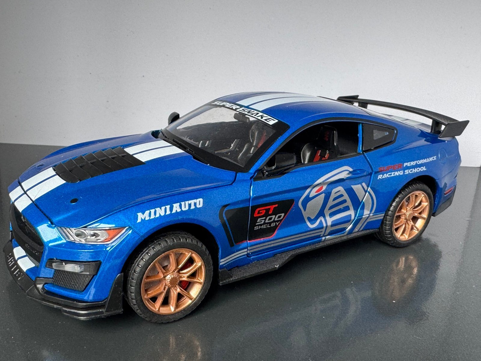 Shelby GT500 1:24 Scale Deicast Collectible Model - Image 3