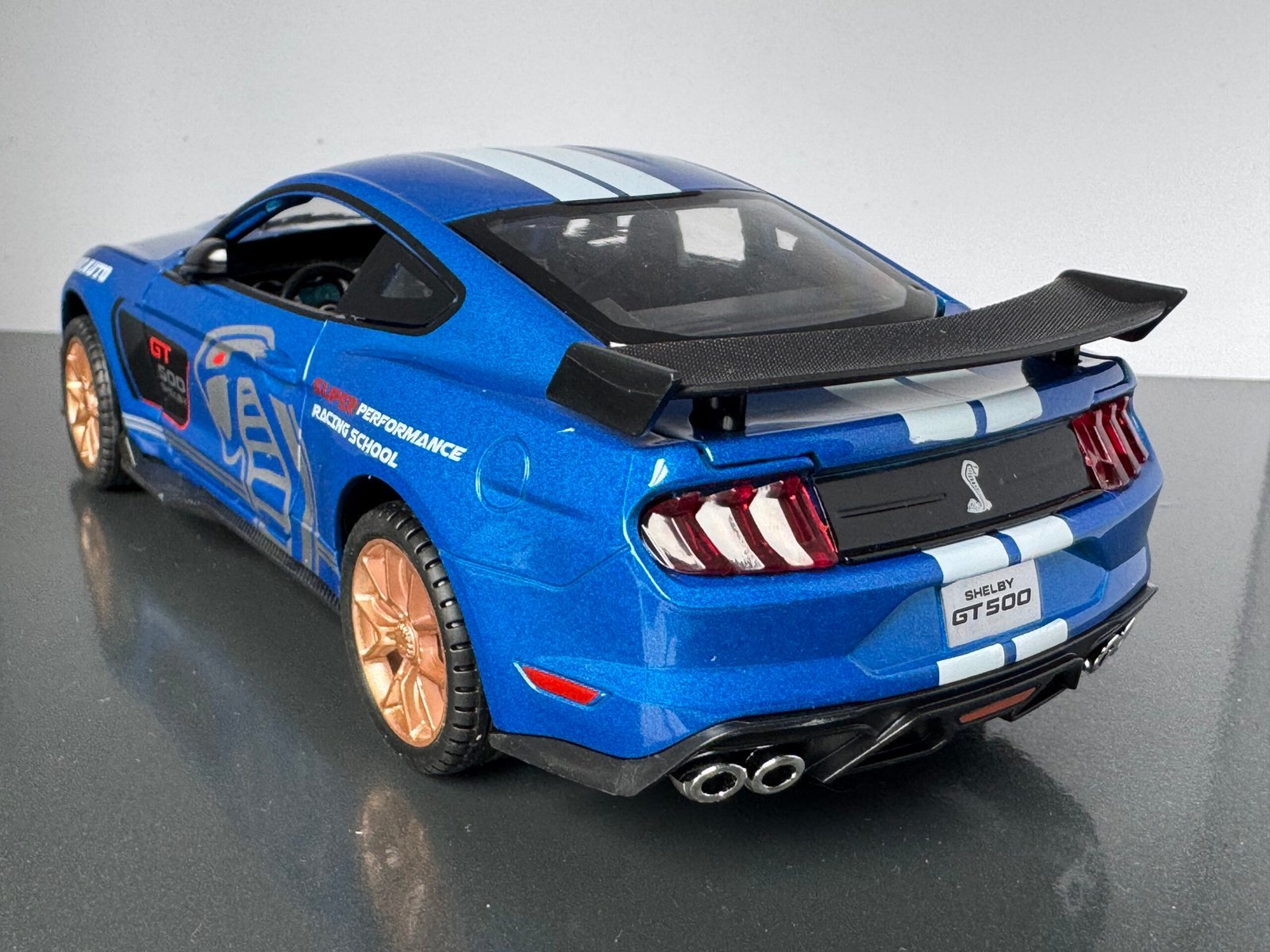 Shelby GT500 1:24 Scale Deicast Collectible Model - Image 4
