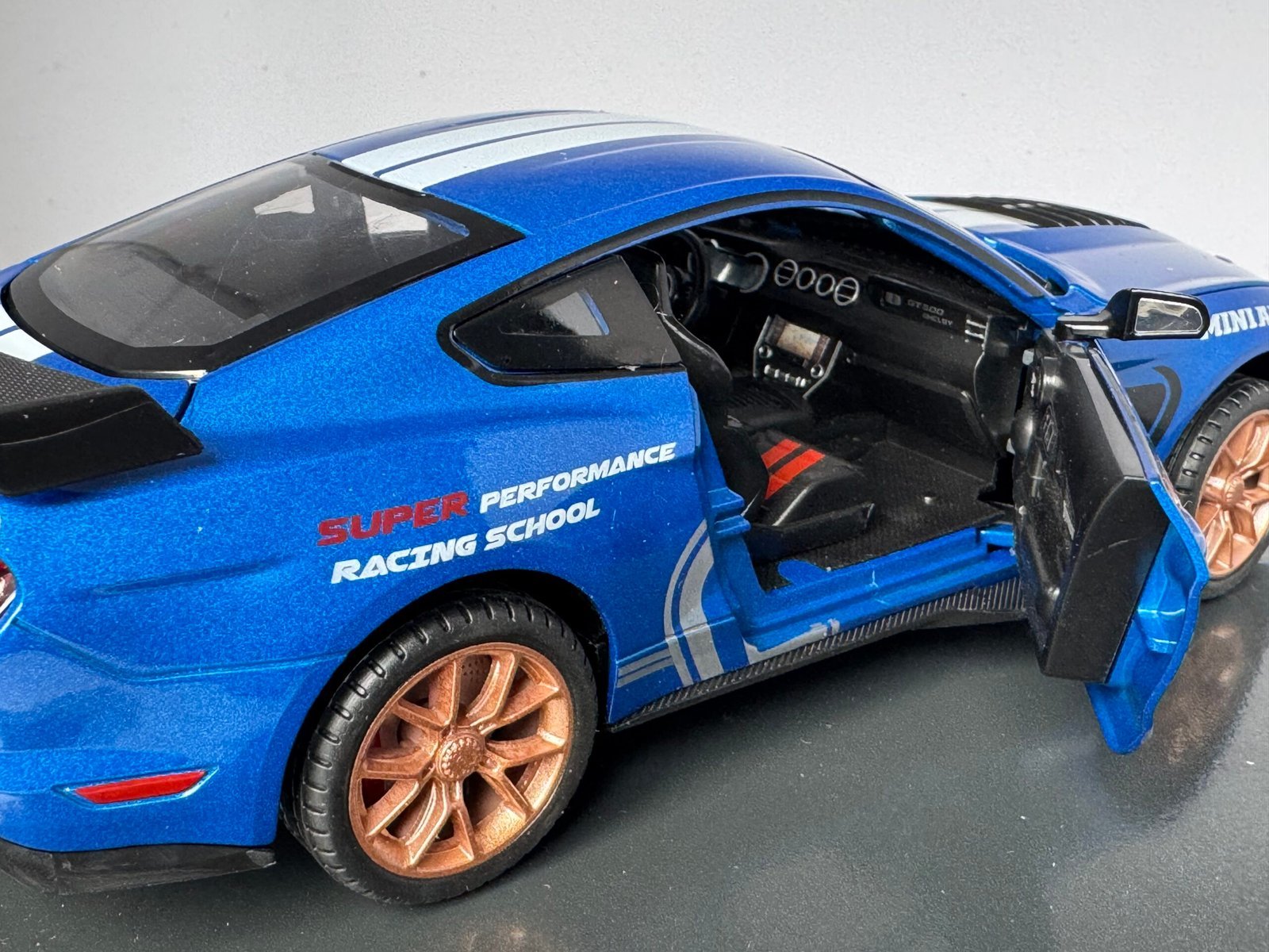 Shelby GT500 1:24 Scale Deicast Collectible Model - Image 5
