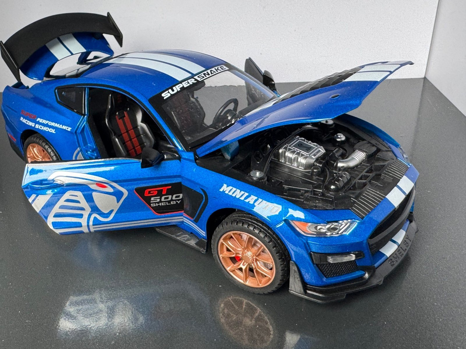 Shelby GT500 1:24 Scale Deicast Collectible Model - Image 6