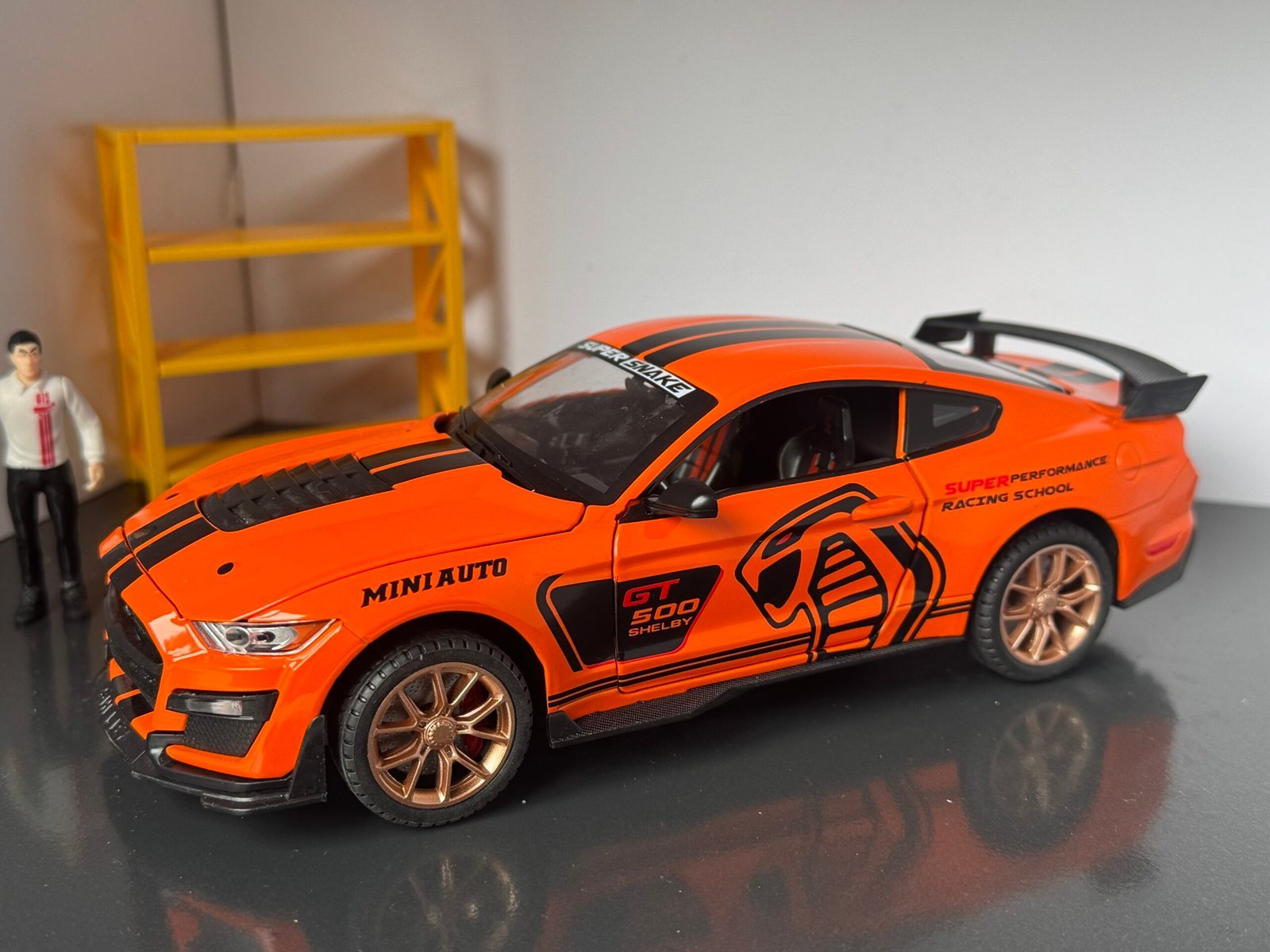 Shelby GT500 1:24 Scale Diecast Collectible Model - Image 3