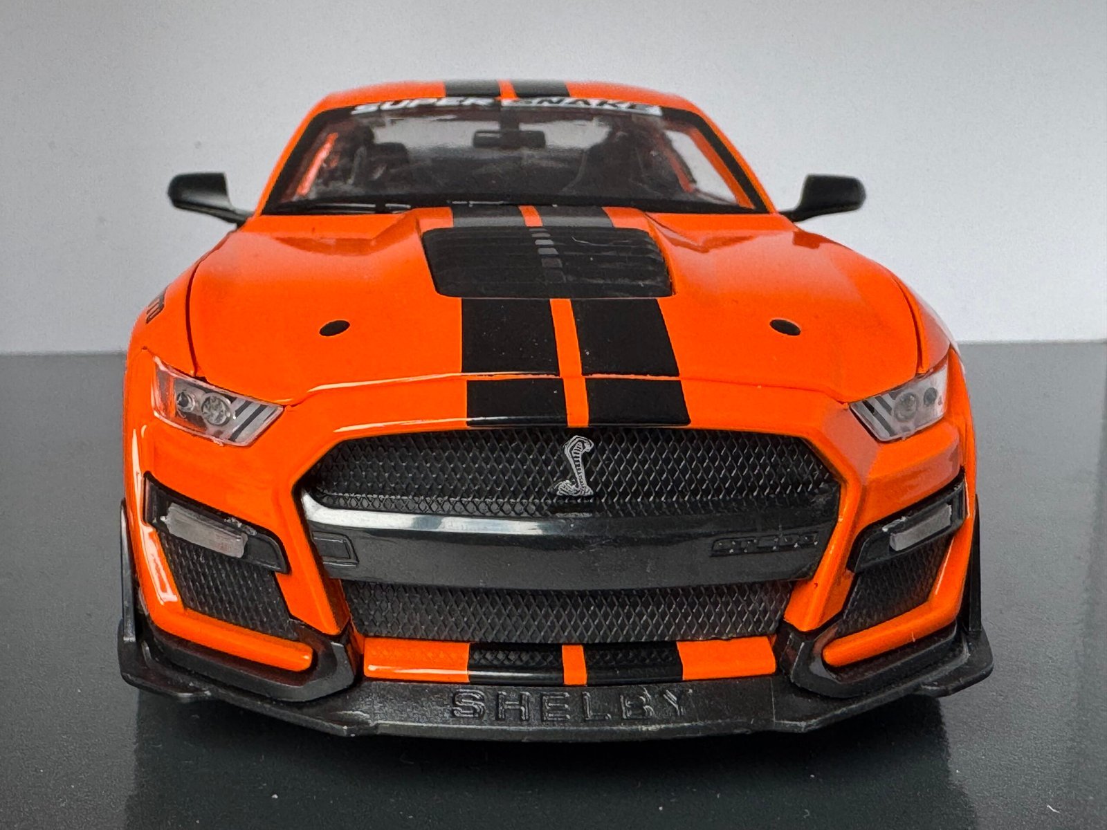 Shelby GT500 1:24 Scale Diecast Collectible Model - Image 4