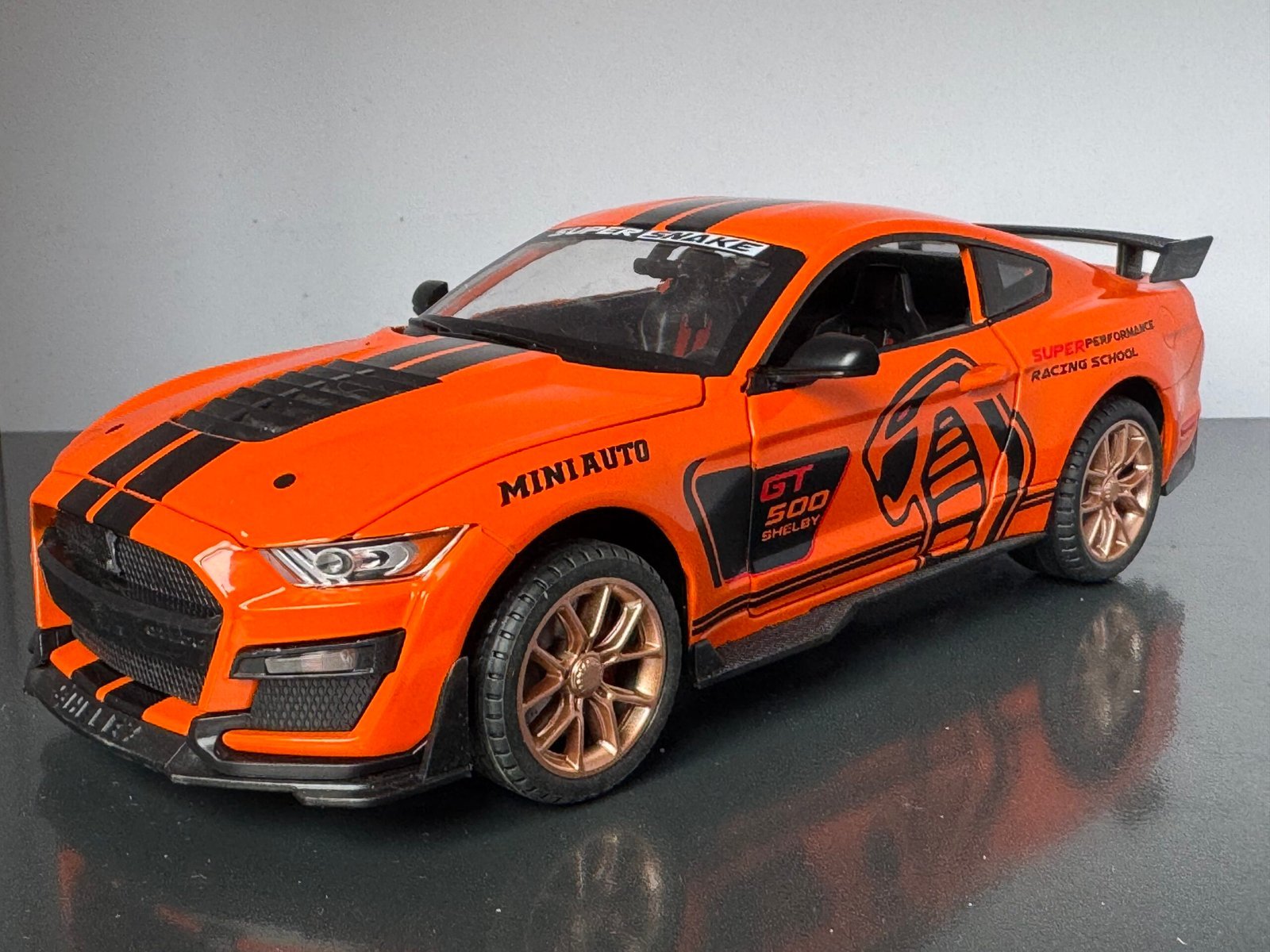 Shelby GT500 1:24 Scale Diecast Collectible Model - Image 5