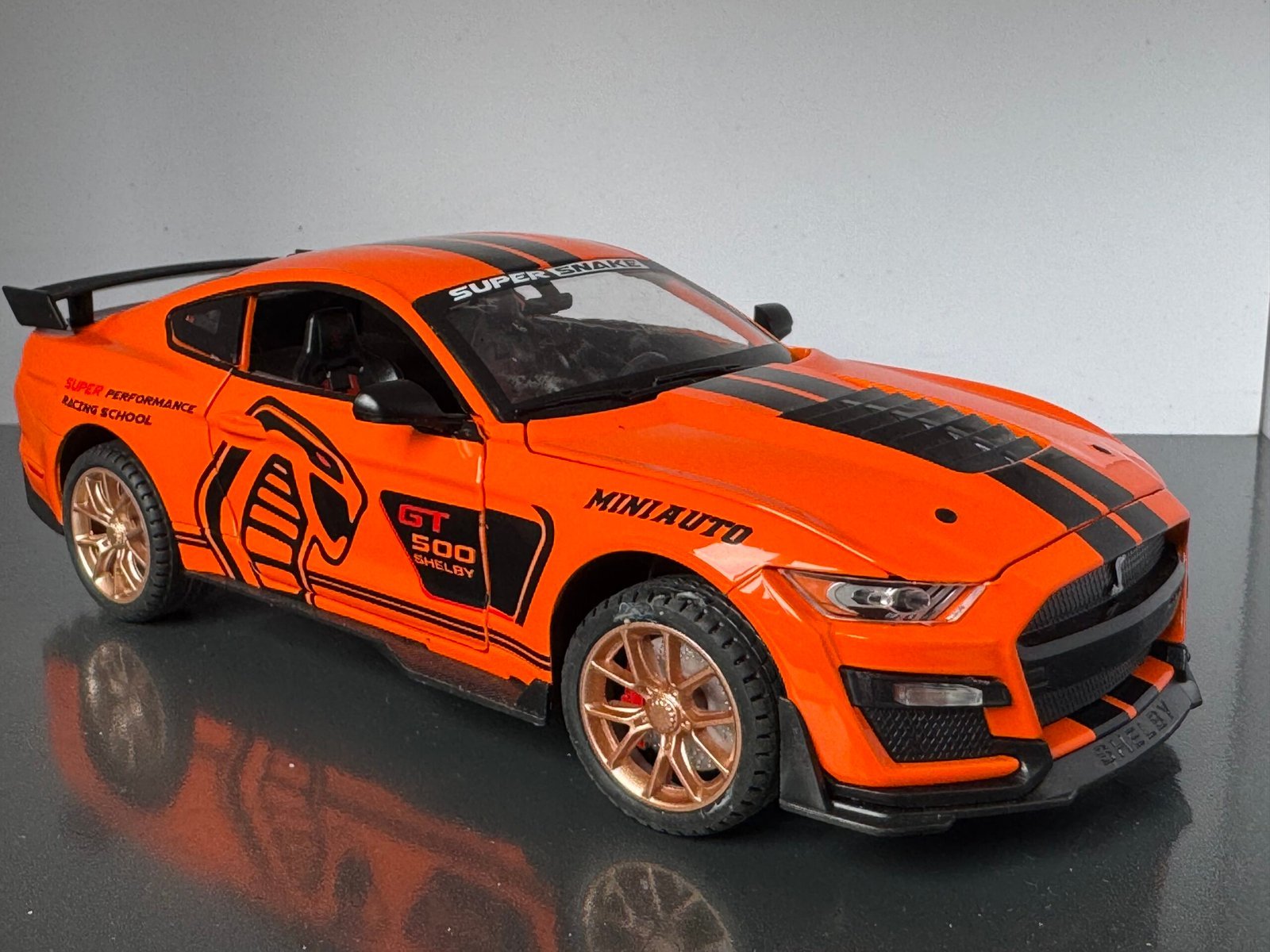 Shelby GT500 1:24 Scale Diecast Collectible Model - Image 6