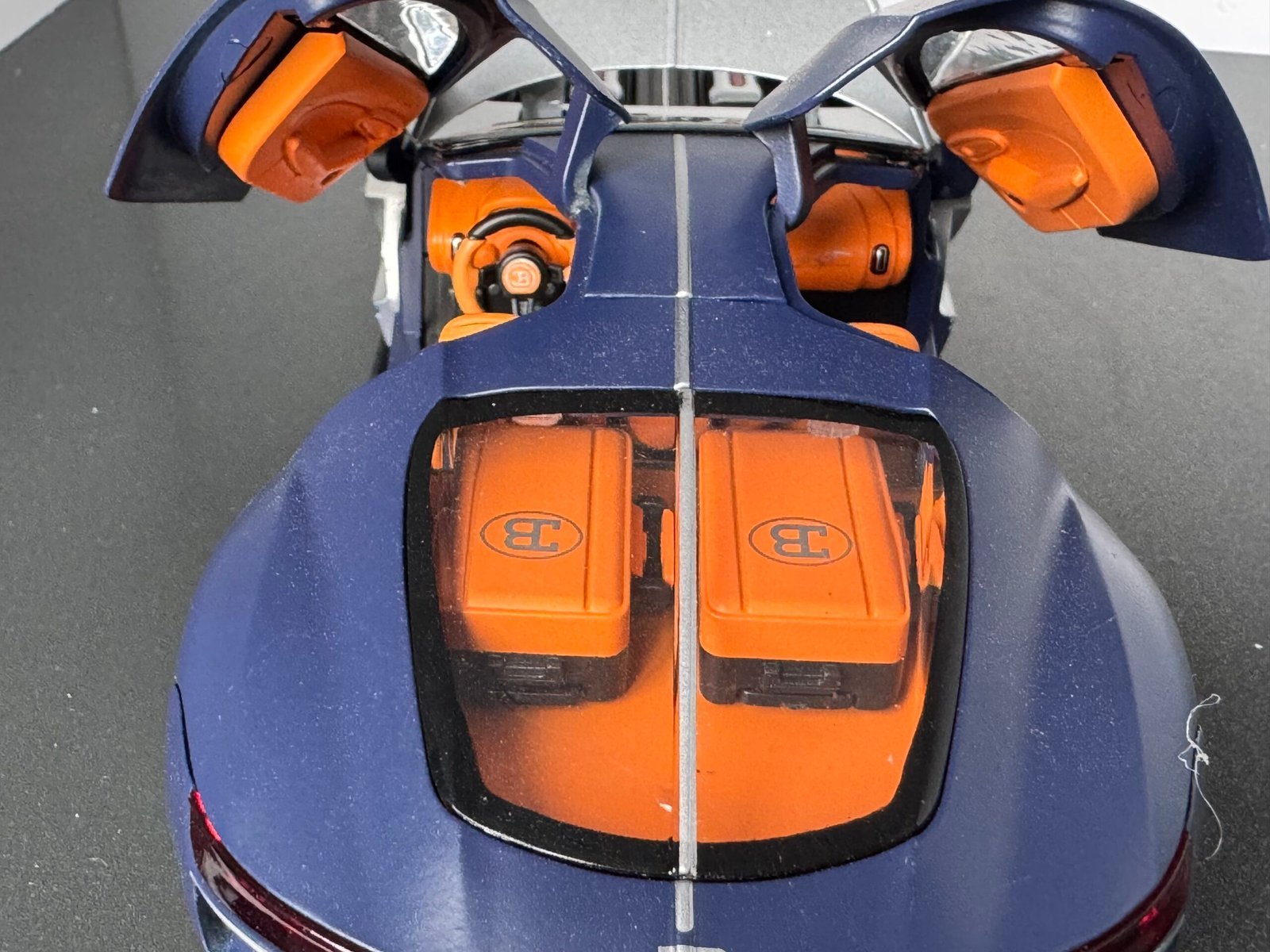 Bugatti Atlantic 1:24 Scale Diecast Collectible Model - Image 8