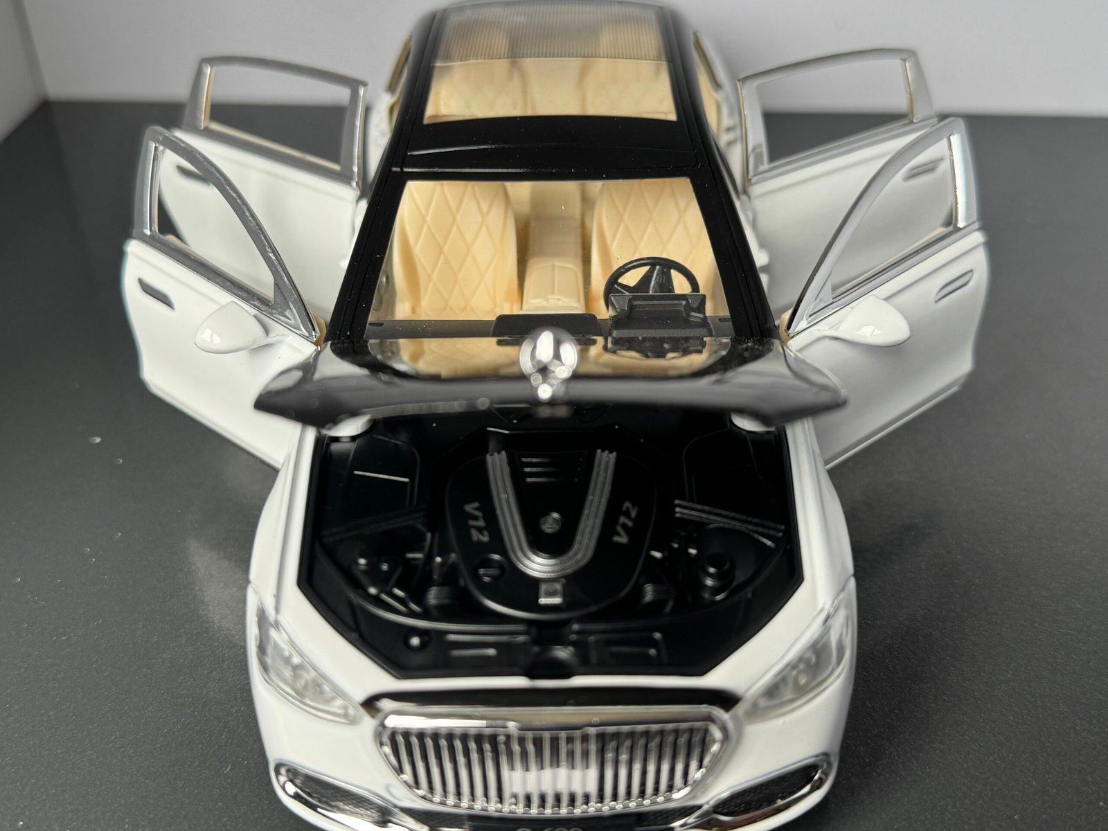 Mercedes Benz S680 1:24 Scale Deicast Collectible Model - Image 8