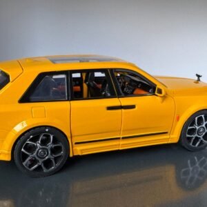 Rolls Royce Cullinan in Yellow