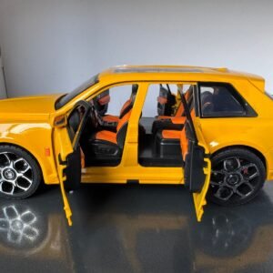 Rolls Royce Cullinan in Yellow