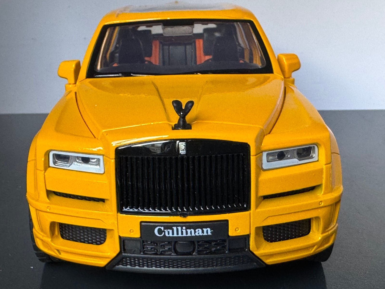 Rolls Royce Cullinan in Yellow