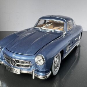 Alternative view of Mercedes Benz 300SL 1:24 Scale Diecast Collectible Model