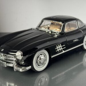 Alternative view of Mercedes Benz 300SL 1:24 Scale Diecast Collectible Model