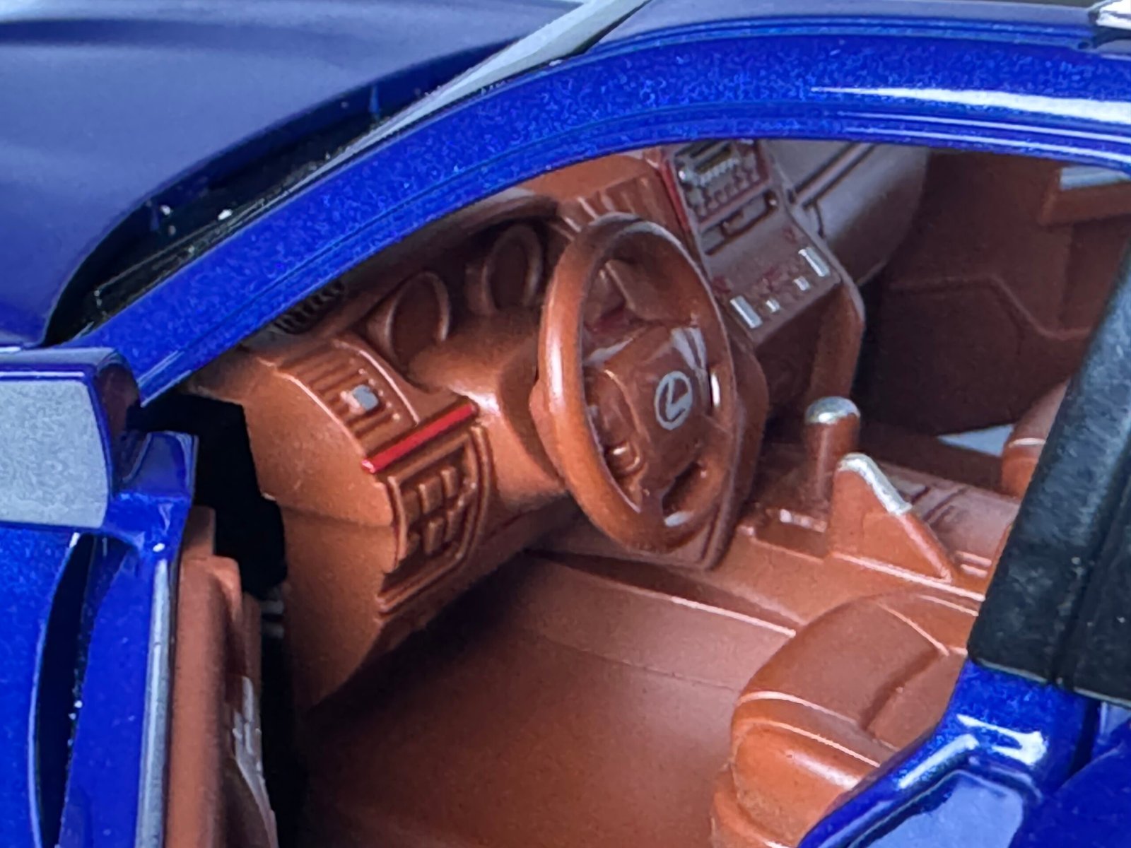 Lexus LS570 1:24 Scale Diecast Collectible Model - Image 8