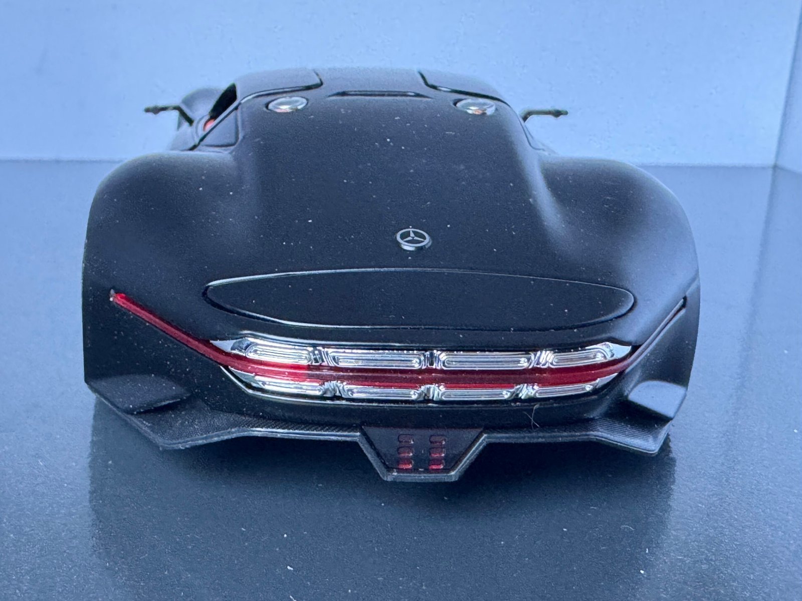 Mercedes Benz GTR 1:24 Scale Diecast Collectible Model - Image 4