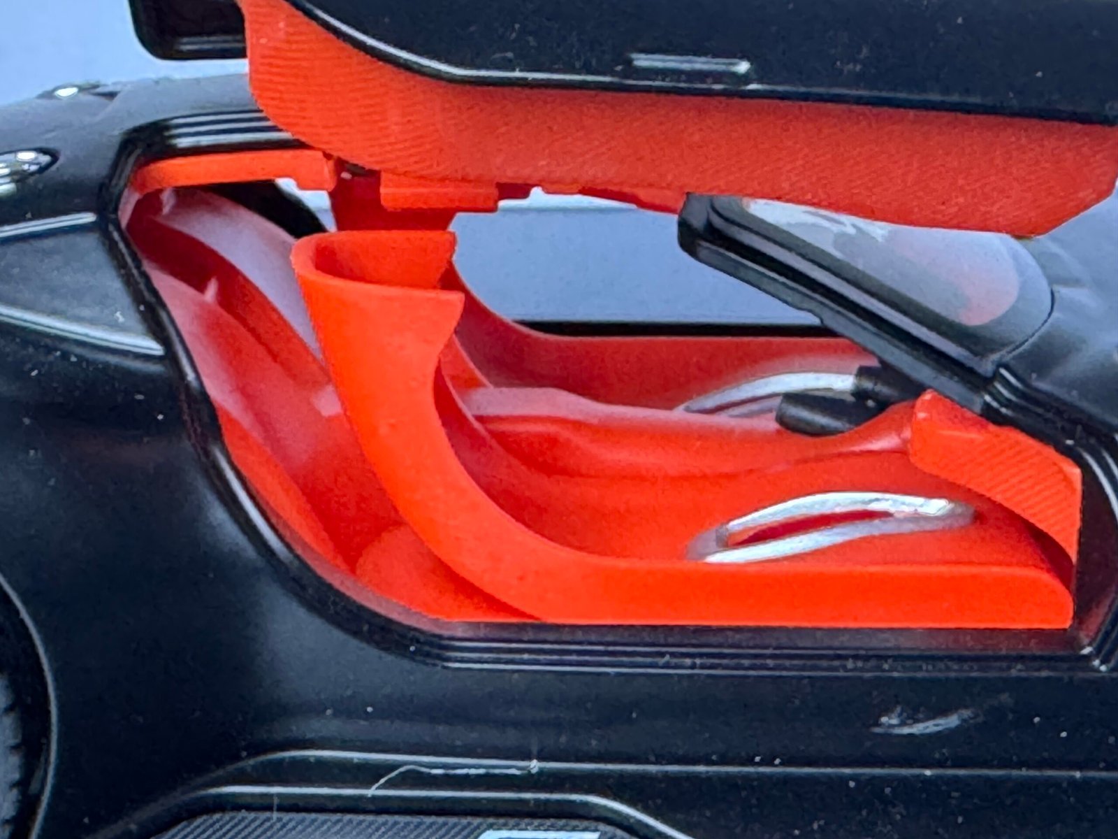 Mercedes Benz GTR 1:24 Scale Diecast Collectible Model - Image 6