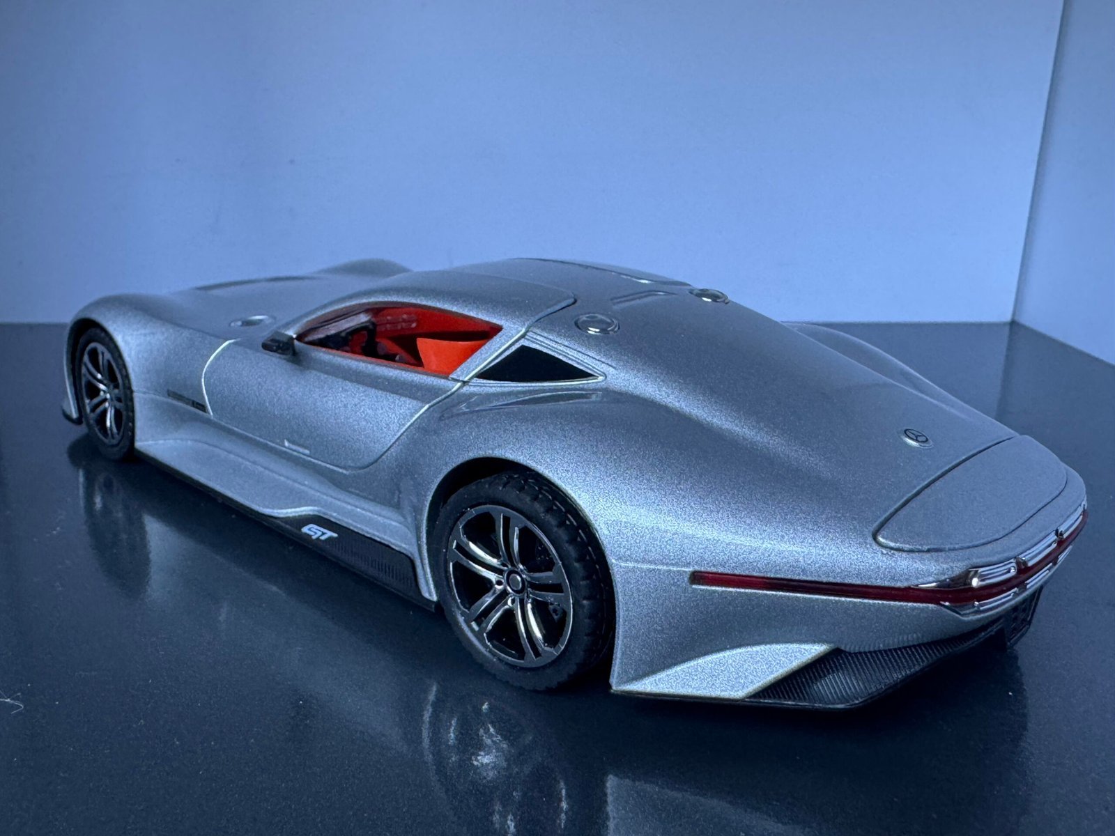 Mercedes Benz GTR 1:24 Scale Diecast Collectible Model - Image 4