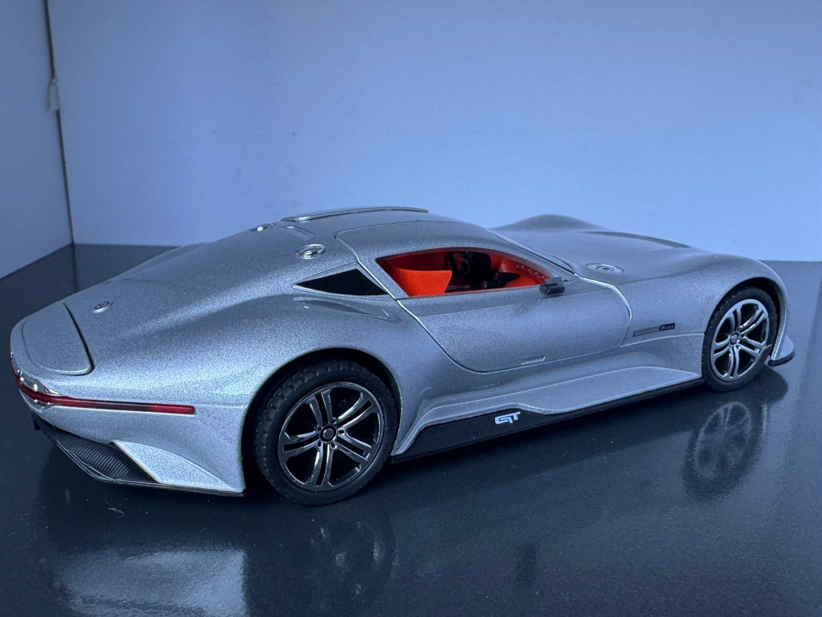 Mercedes Benz GTR 1:24 Scale Diecast Collectible Model - Image 5
