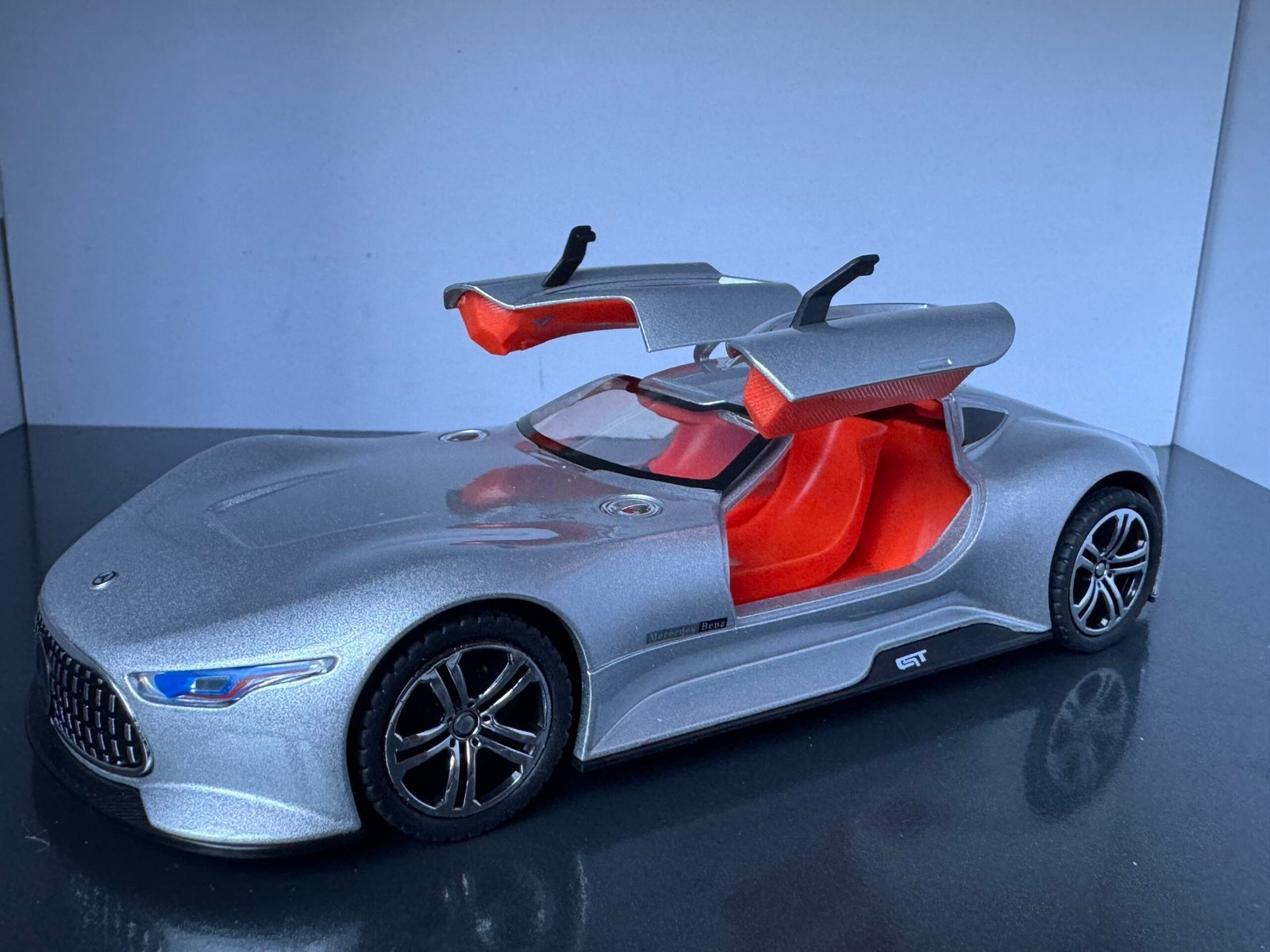 Mercedes Benz GTR 1:24 Scale Diecast Collectible Model - Image 7