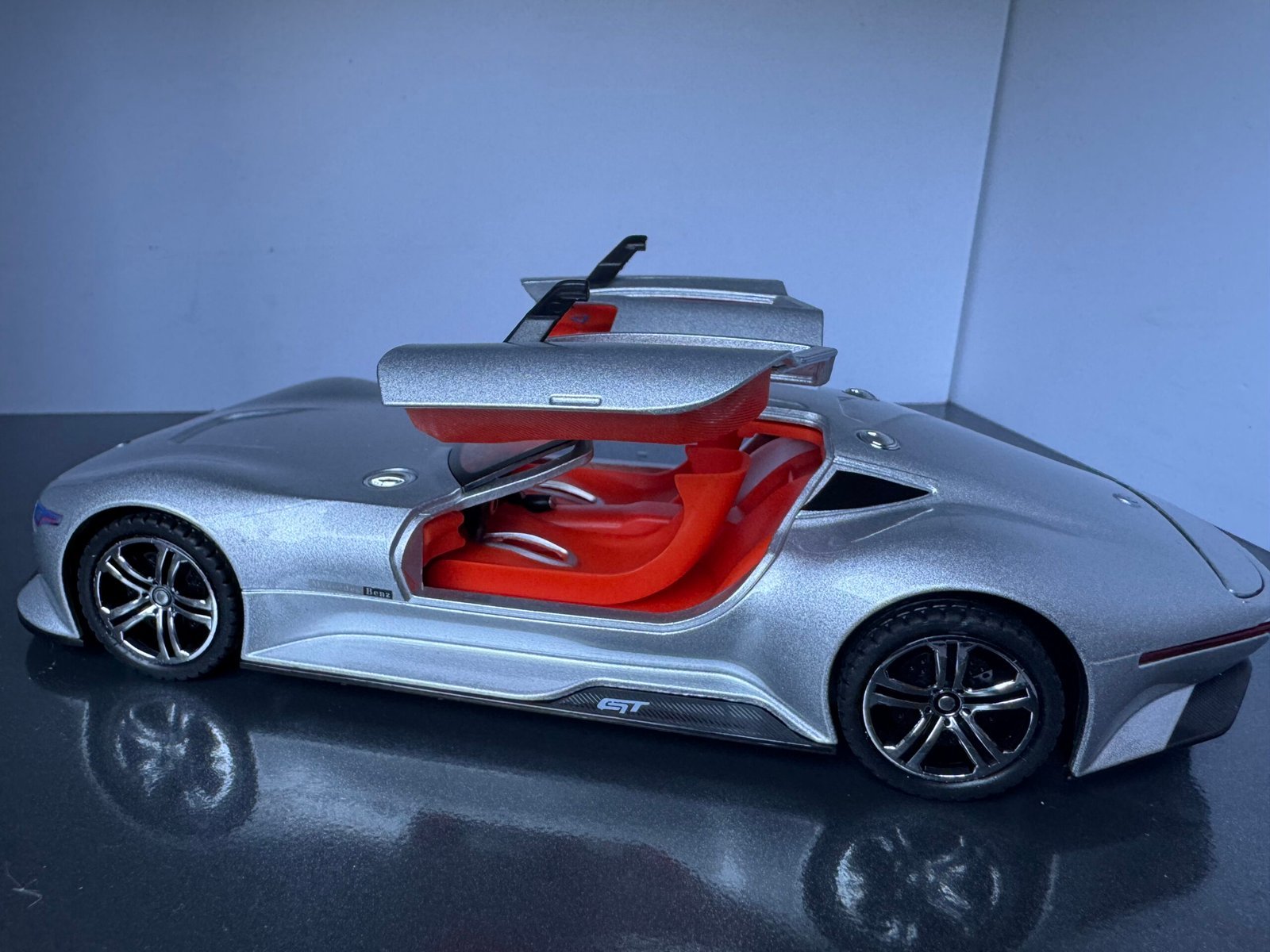 Mercedes Benz GTR 1:24 Scale Diecast Collectible Model - Image 8