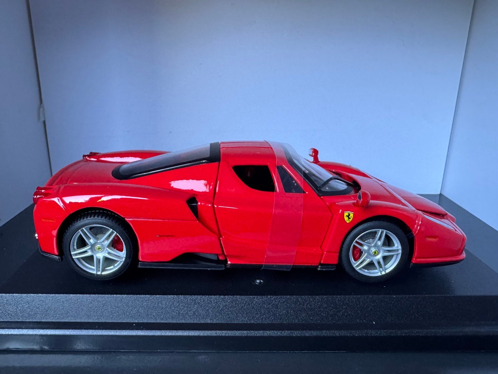 Ferrari F12 Berlinetta 1:24 Scale Diecast Collectible Model - Image 9