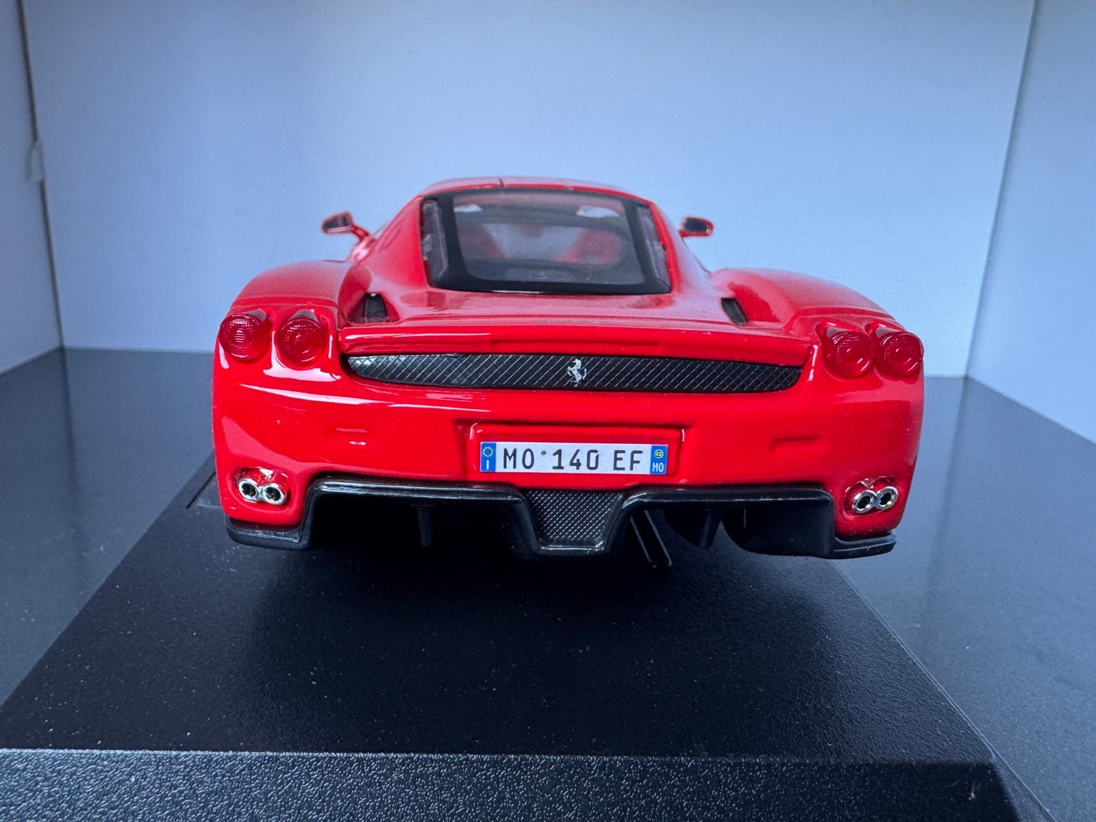 Ferrari F12 Berlinetta 1:24 Scale Diecast Collectible Model - Image 10