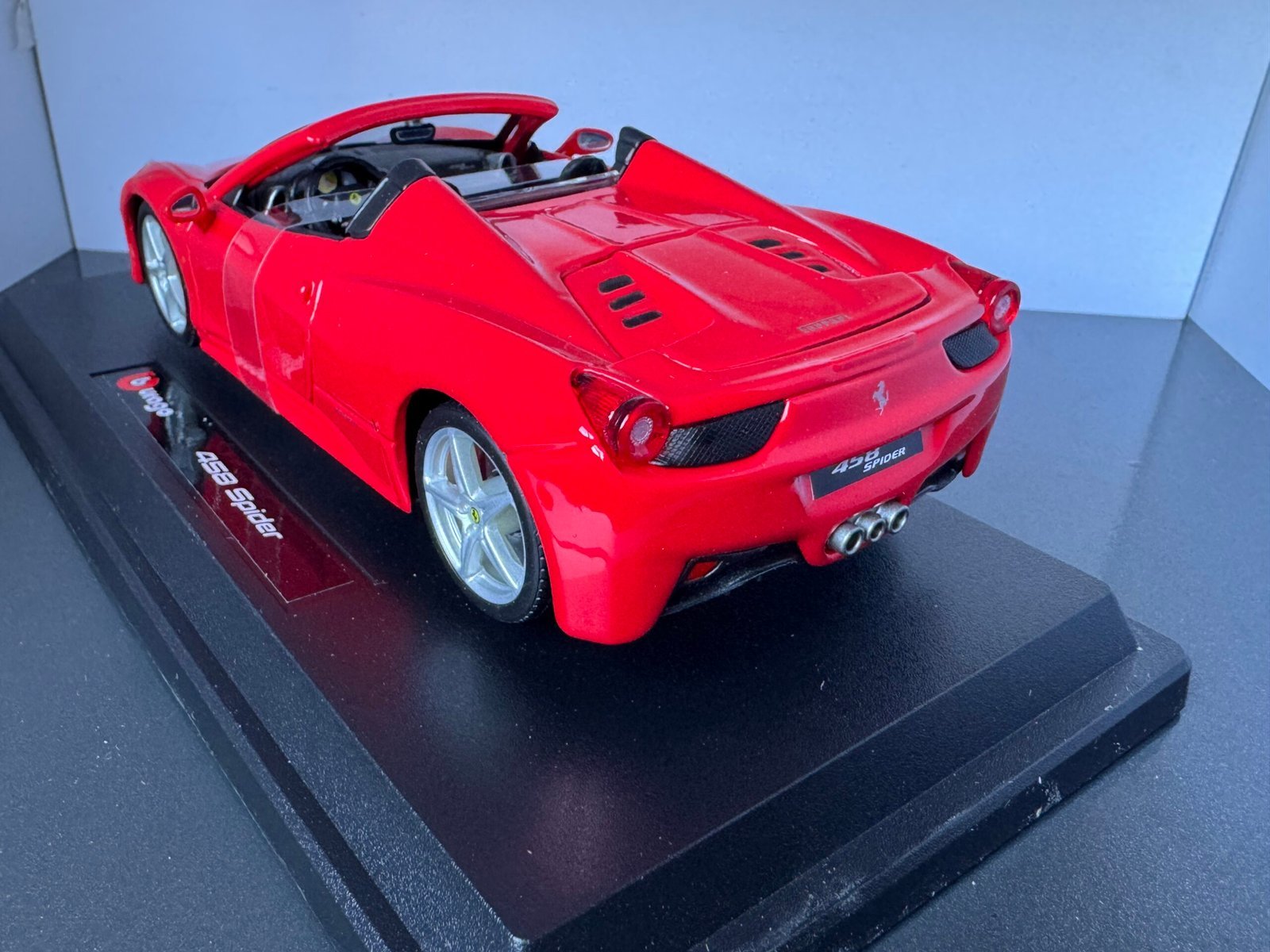 Ferrari 458 Spider 1:24 Scale - Image 3