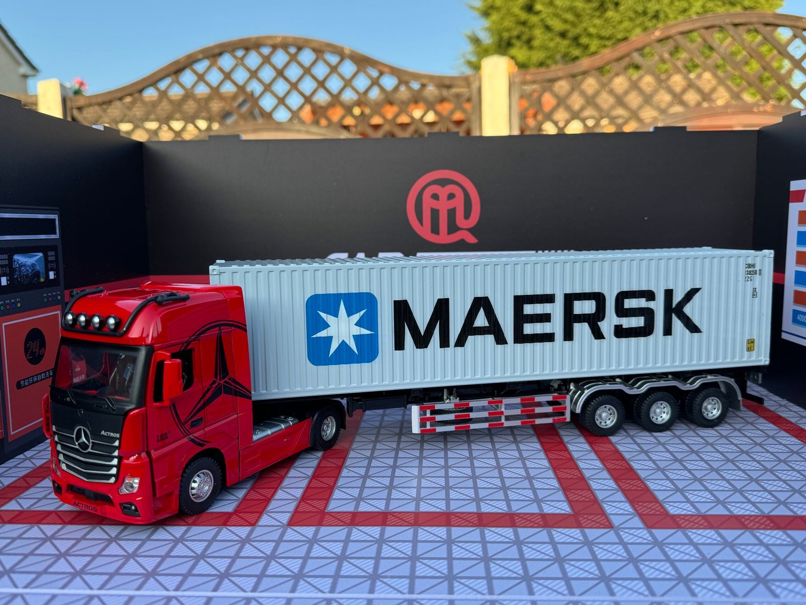 Mercedes Benz Actros Truck 1:24 Scale with Container Diecast Collectible Model - Image 5