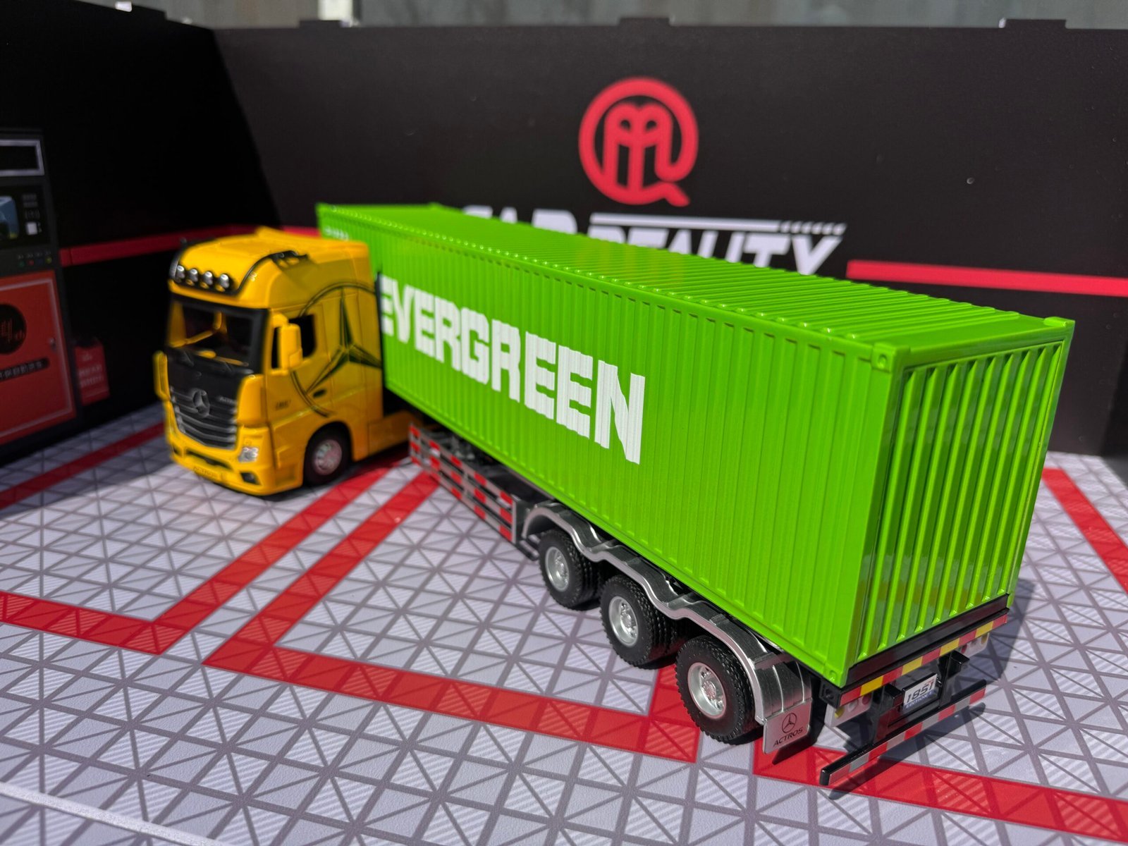 Mercedes Benz Actros Truck 1:24 Scale with Container Diecast Collectible Model - Image 7