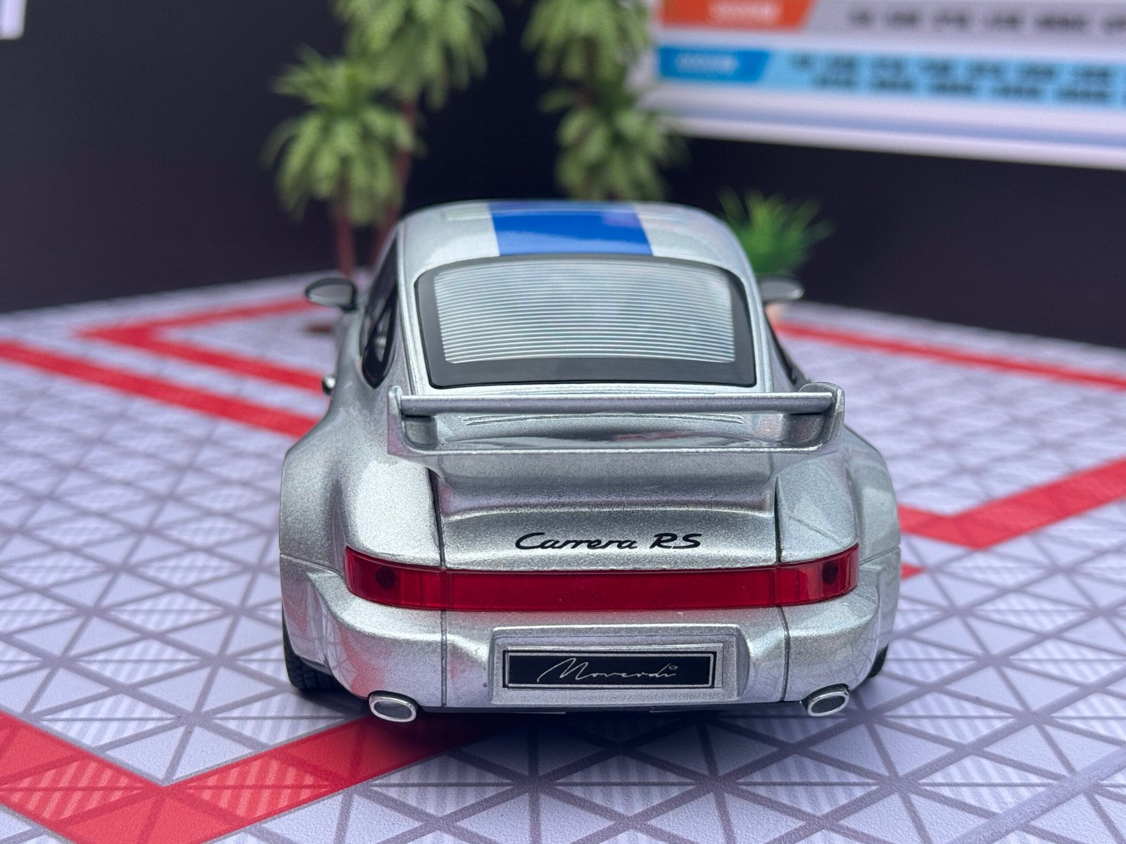 Porsche 911 1:24 Scale Diecast Collectible Model - Image 8