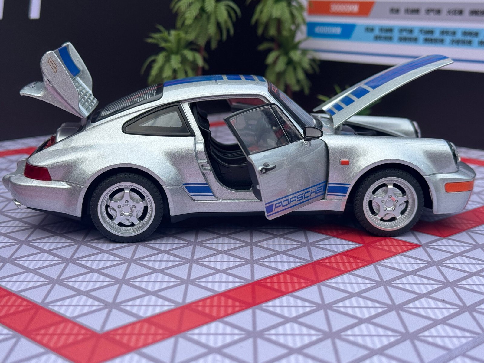 Porsche 911 1:24 Scale Diecast Collectible Model - Image 5