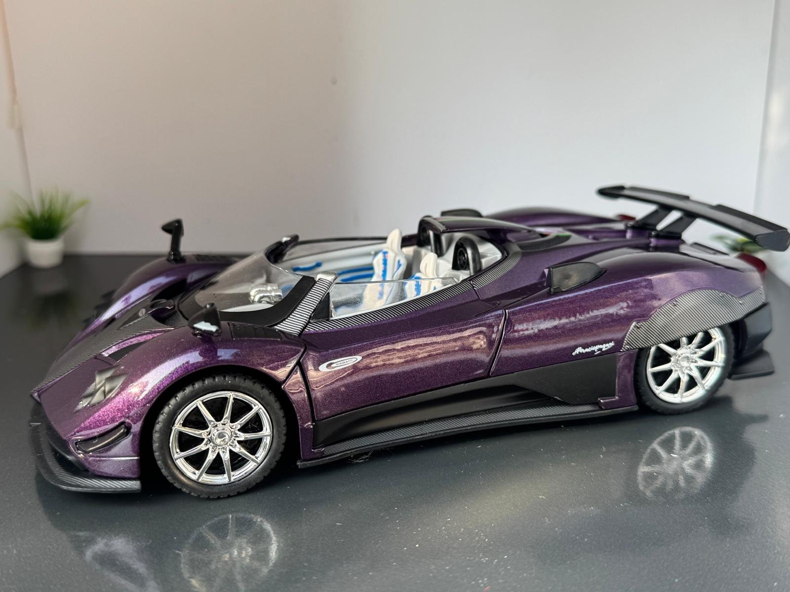 Pagani Huayra 1:24 Scale Diecast Collectible Model - Image 2