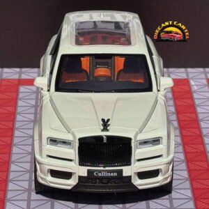 Rolls Royce Cullinan in White