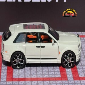 Rolls Royce Cullinan in White