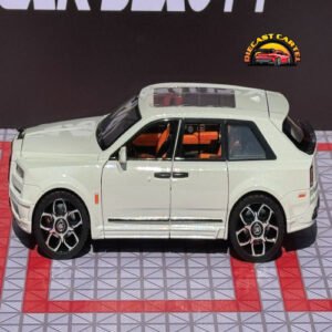 Rolls Royce Cullinan in White