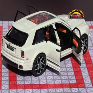 Rolls Royce Cullinan in White
