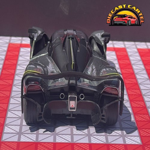 Aston Martin Valkyrie in Silver