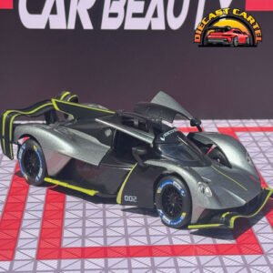 Aston Martin Valkyrie in Silver