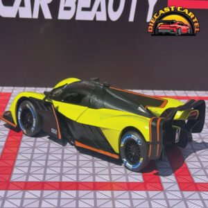 Aston Martin Valkyrie in Yellow