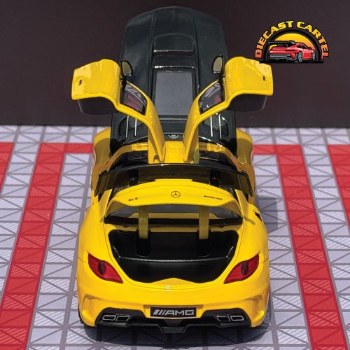 Mercedes SLS AMG in Yellow